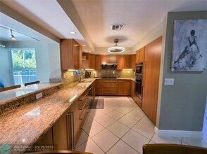 2551 NE 20th St in Pompano Beach, FL - Building Photo - Building Photo
