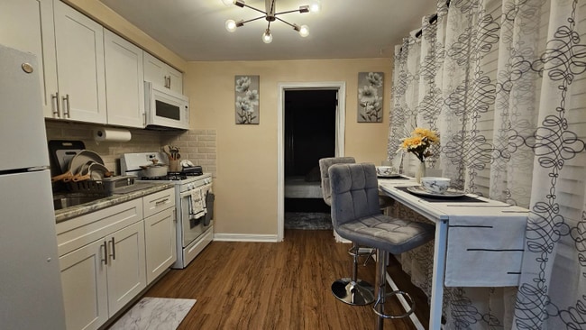 7103 Oxford Ave in Philadelphia, PA - Building Photo - Building Photo