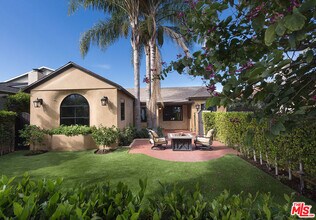 139 S Kilkea Dr in Los Angeles, CA - Building Photo - Building Photo