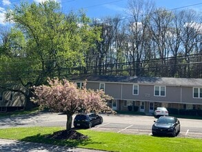 Shannon Hollow Apartments in Pittsburgh, PA - Foto de edificio - Building Photo