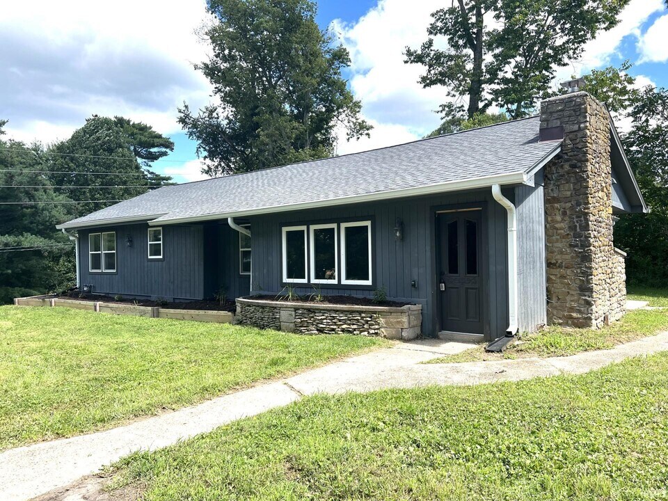 1700 E Moffett Ln in Bloomington, IN - Building Photo