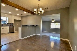 10616 Greystone Ave in The Village, OK - Building Photo - Building Photo