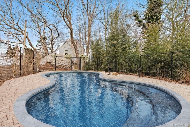 23 Park Pl in Calverton, NY - Building Photo - Building Photo