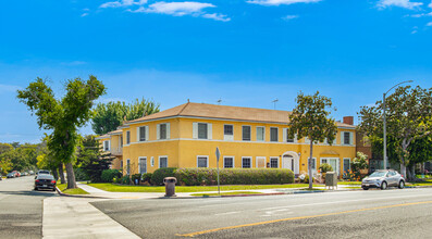 740 E Carson St in Long Beach, CA - Foto de edificio - Building Photo