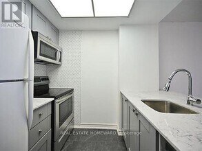 7 Bishop Ave in Toronto, ON - Building Photo - Building Photo