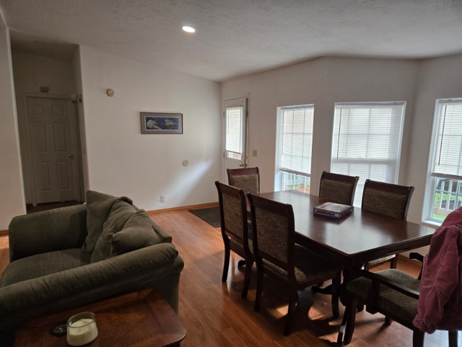 40721 NE Munch Rd in Amboy, WA - Foto de edificio - Building Photo