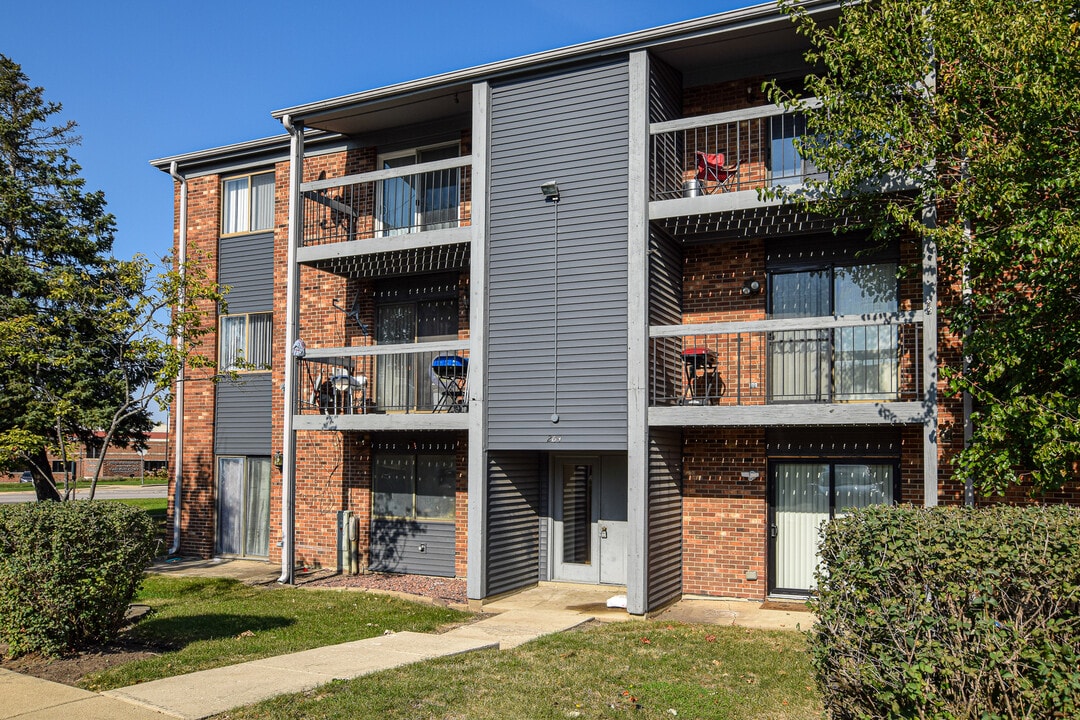 264 Canterbury Ln in Bolingbrook, IL - Foto de edificio