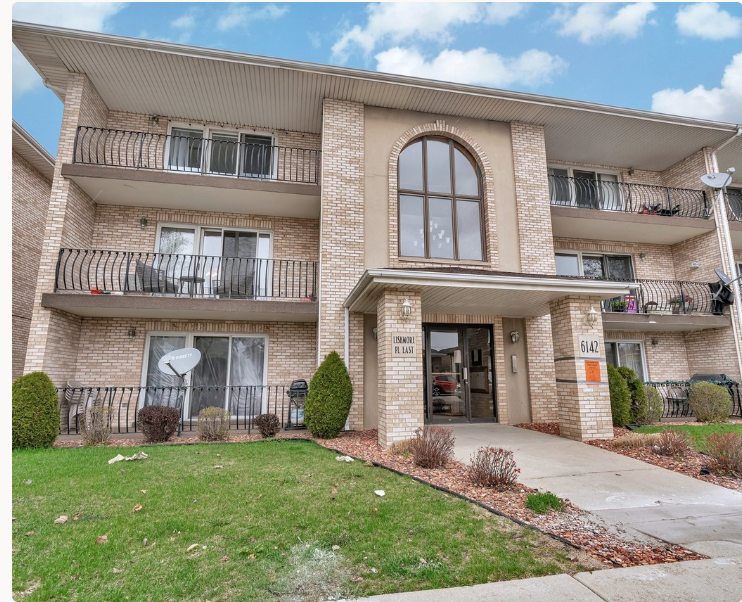 6142 W 63rd St in Chicago, IL - Building Photo