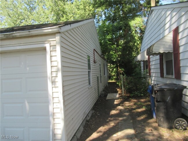 14314 Viola Ave in Cleveland, OH - Building Photo - Building Photo
