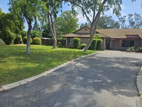 37192 Kensington Dr in Madera, CA - Building Photo - Building Photo