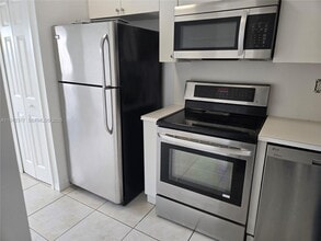 2621 SE 12th Rd in Homestead, FL - Foto de edificio - Building Photo