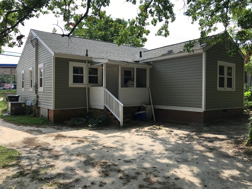 1909 Rosehill Rd in Fayetteville, NC - Building Photo