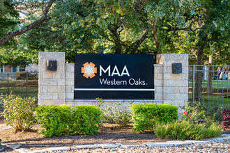 MAA Western Oaks in Austin, TX - Foto de edificio - Building Photo