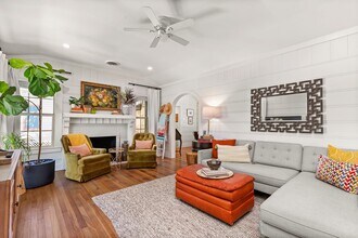 968 Mulberry Ave in New Braunfels, TX - Building Photo - Building Photo