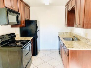 3111 Byron St-Unit -B: K-34/AM-02.23 in San Diego, CA - Foto de edificio - Building Photo