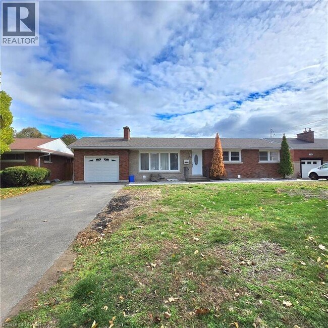 338 Grantham Ave in St Catharines, ON - Building Photo - Building Photo