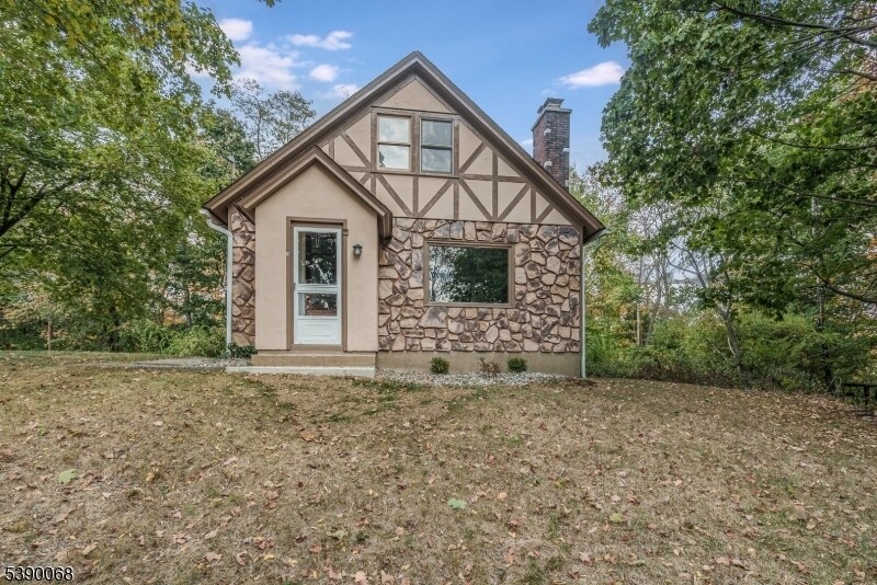 10 Summit Ave in Newton, NJ - Building Photo