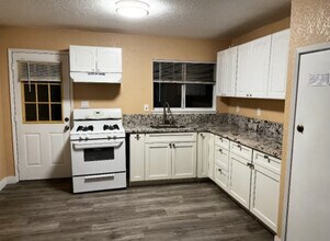 413 K St, Unit 413 K. Street Apt. #2 in Los Banos, CA - Building Photo - Building Photo
