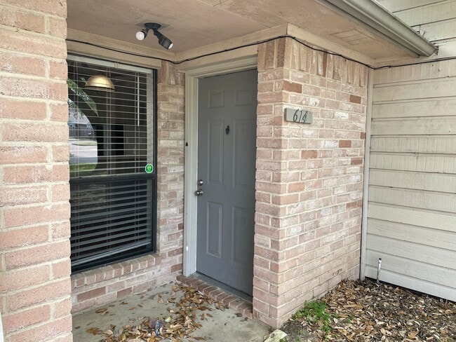 property at 2530 Hickory Dr