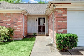 12038 Flaxen Dr in Houston, TX - Foto de edificio - Building Photo