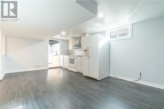 176 Wellesley Crescent in London, ON - Building Photo - Building Photo
