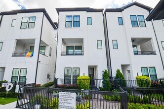 2812 Grand Fountains Dr in Houston, TX - Building Photo - Building Photo