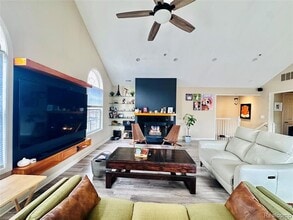 28122 Carlton Way Dr in Novi, MI - Foto de edificio - Building Photo