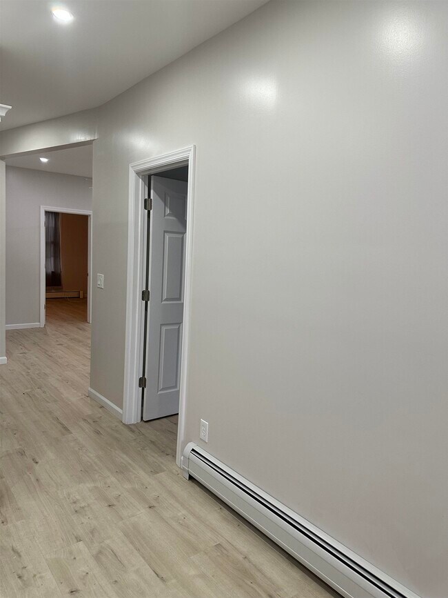 34 Humphrey Ave in Bayonne, NJ - Building Photo - Building Photo
