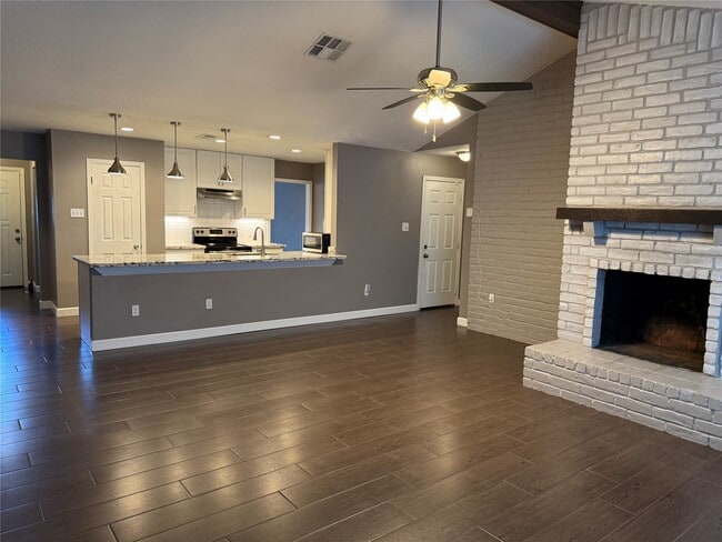 17119 Barcelona Dr in Friendswood, TX - Building Photo - Building Photo