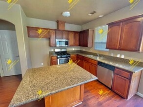 1172 Goble Ct in Tulare, CA - Building Photo - Building Photo