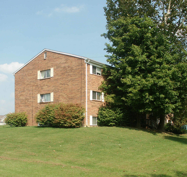 The Oaks Apartments in Bethel, OH - Building Photo - Building Photo