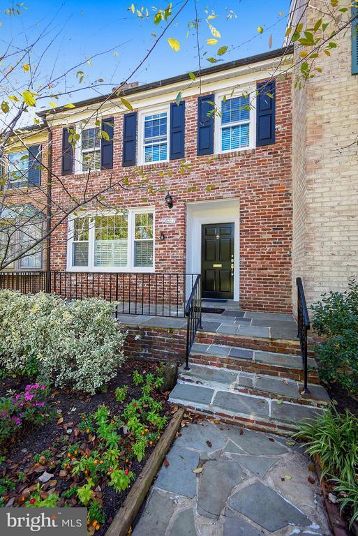 property at 6317 Olde Towne Ct
