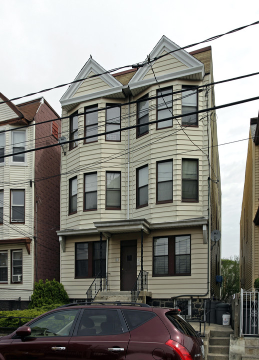 84 Fulton Ave in Jersey City, NJ - Building Photo