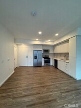 5750 Hollywood Blvd, Unit 712 in Los Angeles, CA - Building Photo - Building Photo