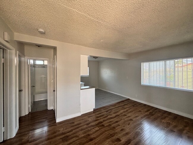 1333 E 47th St in Los Angeles, CA - Building Photo - Building Photo