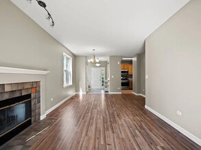 2568 Golf Ridge Cir in Naperville, IL - Building Photo - Building Photo