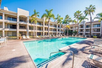 11600 Warner Ave in Fountain Valley, CA - Foto de edificio - Building Photo