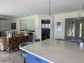 24 E Pelican St in Naples, FL - Building Photo - Building Photo
