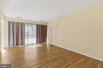 561 Florida Ave in Herndon, VA - Building Photo - Building Photo