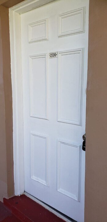 241 SE 9th Ave in Pompano Beach, FL - Foto de edificio