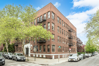 2 Webster Avenue in New York, NY - Building Photo - Building Photo