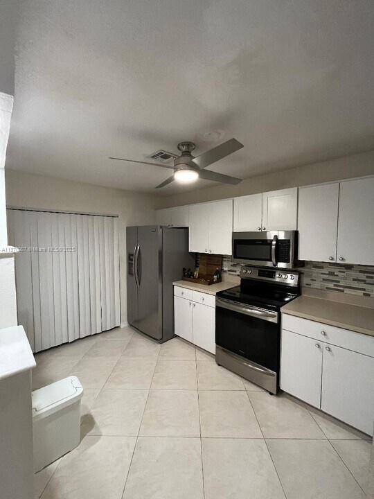 775 Crystal Lake Dr in Pompano Beach, FL - Building Photo