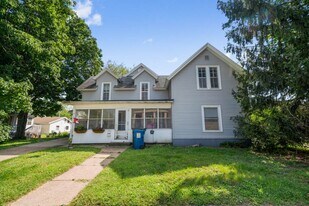 904 Clay St in Cedar Falls, IA - Building Photo