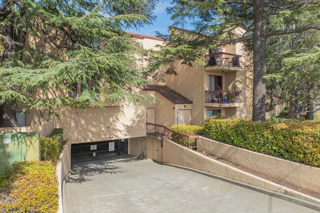 Canyon Oaks in Hayward, CA - Foto de edificio - Building Photo