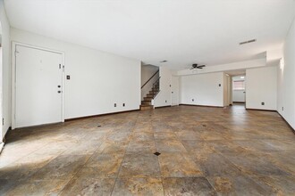 455 N Post Oak Ln in Houston, TX - Building Photo - Building Photo