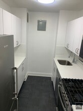 East 82nd Street in New York, NY - Building Photo - Building Photo