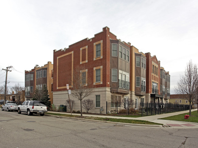 2442-2456 W Fletcher St in Chicago, IL - Building Photo - Building Photo