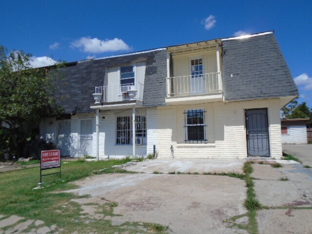 12052 Beechnut St in Houston, TX - Building Photo