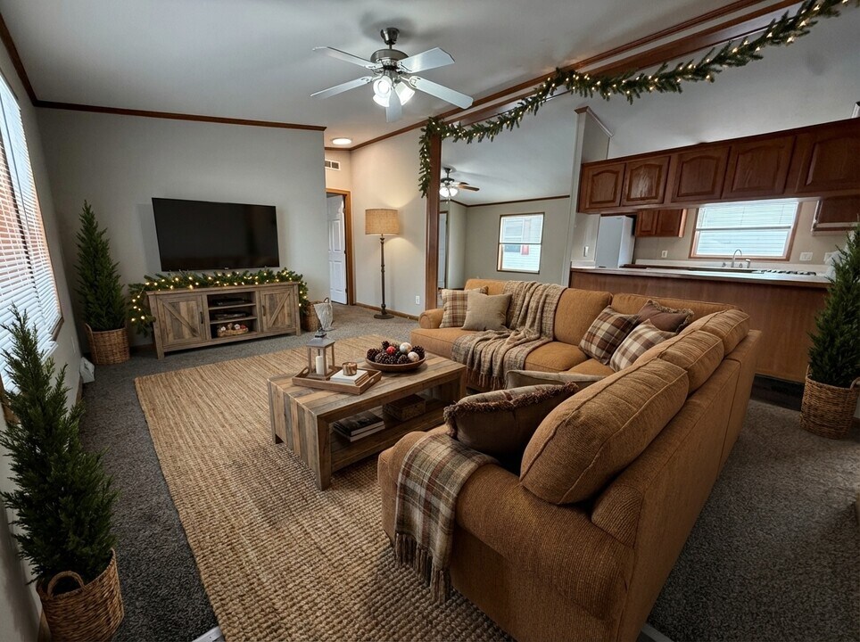 11701 Cascade Cir in Romeo, MI - Foto de edificio