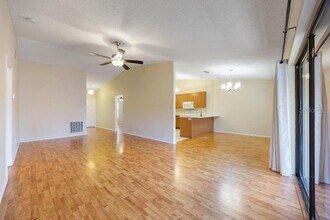 4071 Shoreside Cir in Tampa, FL - Building Photo - Building Photo